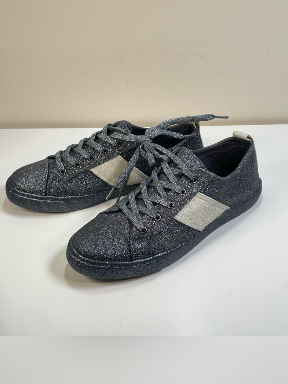 Kendall + Kylie Olea Glitter Sneakers Pewter Low Top Lace Up Womens Size 9.5